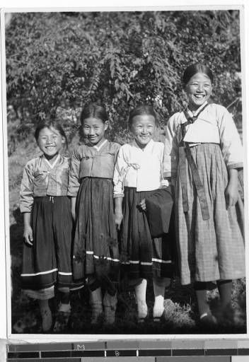 5ffda2ce6610625a243f0db40b7e4b08–korean-outfits-korean-traditional